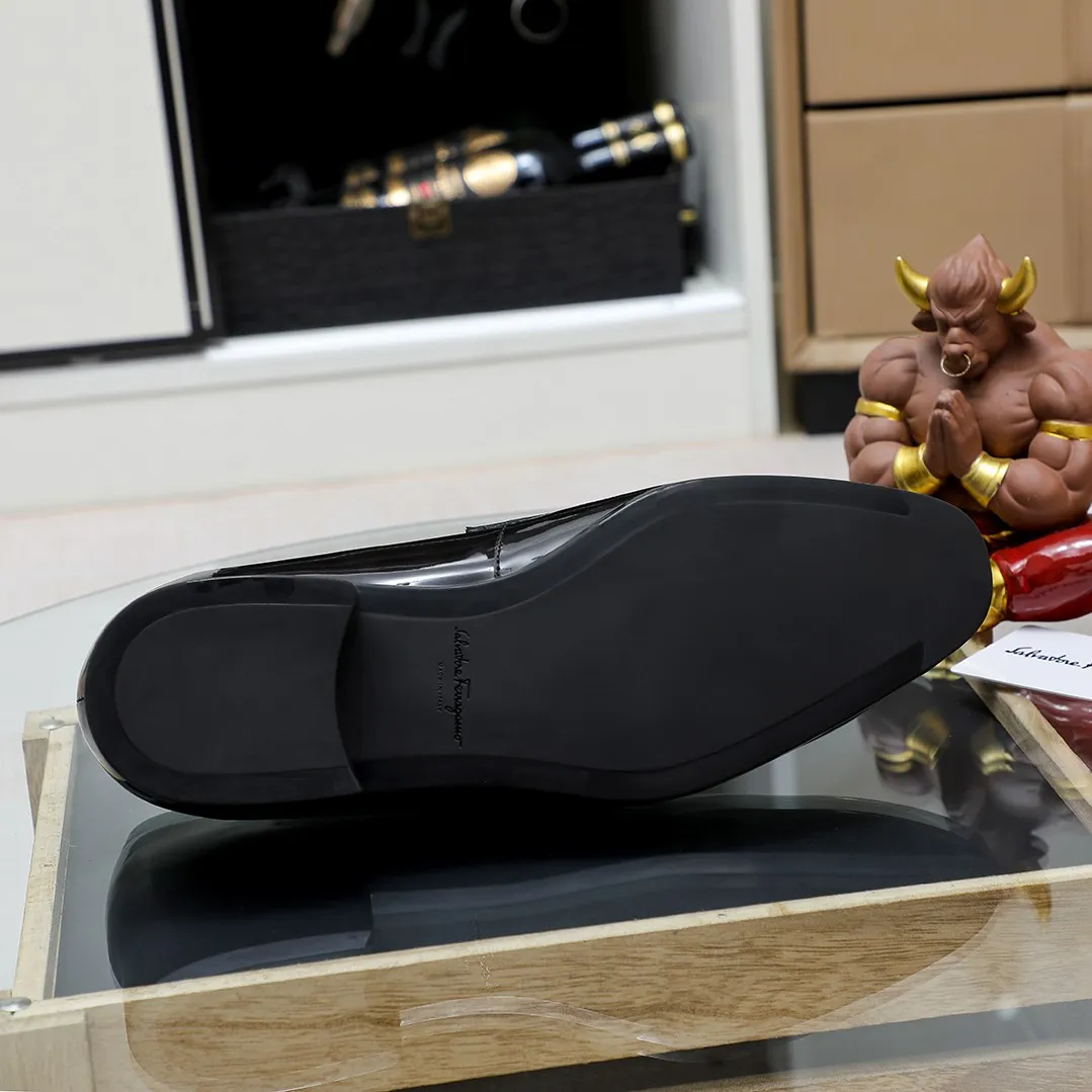 Men's shoes 💰460 🔥Ferragamo's new men's casual slip-on shoes🇨🇳Official website original 1:1 mold, original quality💯Fine workmanship, high-end luxury☘The upper is made of imported Italian first-layer cowhide🌴Luxurious water dyeing🐂Leather lining🍓Rubber wear-resistant and non-slip outsole, breathable and comfortable to wear🍍The first choice for high-grade men, 5 colors available! Code number 38-44 (45.46. Customized)